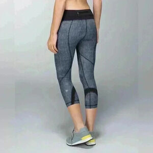 Lululemon Run: Inspire Crop II *All Luxtreme Burlap Texture Black Dune size 10